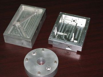 中国 CNC の機械化の鋼鉄箱を磨く 6061 のアルミニウム CNC の機械化の部品 サプライヤー