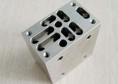 中国 回転/0.01 - 0.05mm の許容を機械で造る製粉の金属 CNC サプライヤー