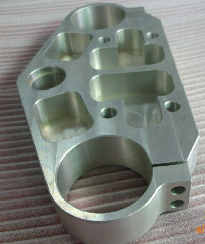 回転/0.01 - 0.05mm の許容を機械で造る製粉の金属 CNC