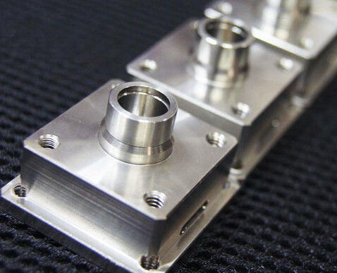 カスタマイズされた金属 CNC の機械化の部品の硬度の高性能