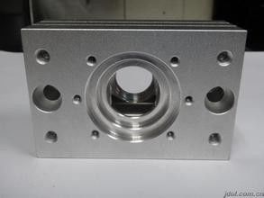 表面の小さな溝と機械化を回す高精度 CNC の金属